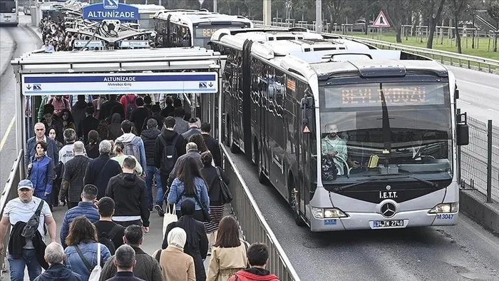 CHP'li İBB'nin ulaşım rezaleti: İETT otobüslerindeki sefer iptalleri ve arızalar İstanbulluları bezdirdi-9