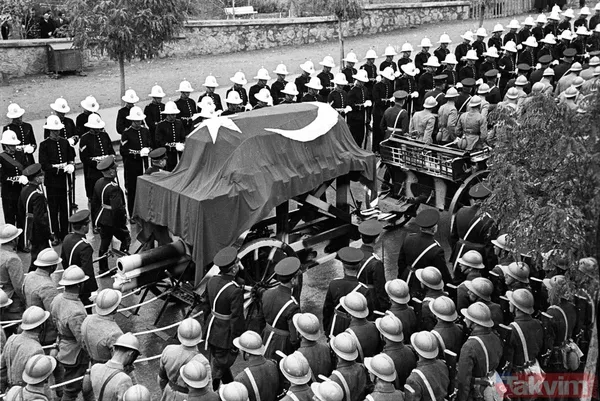 Arşivlerden çıkan fotoğraflarla 10 Kasım 1938 günü ve sonrasında yaşananlar! Büyük Önder Mustafa Kemal Atatürk'ün vefatı - 31