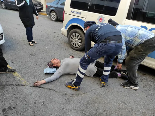 beyoglunda-evde-cikan-yanginda-engelli-kocasinin-mahsur-kaldigini-goren-kadin-bayildi-1607694945327.jpg Beyoğlu'nda evde çıkan yangında engelli kocasının mahsur kaldığını gören kadın bayıldı-5