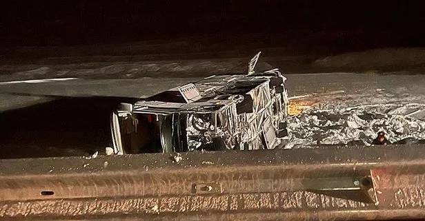 Erzurum'da yolcu otobüsü devrildi: Çok sayıda yaralı var