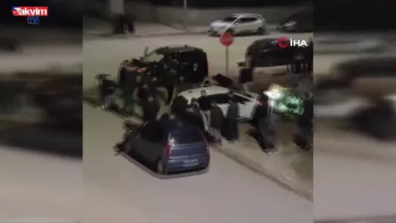 İnegöl'de kontrolsüz kavşakta kaza: 4 yaralı