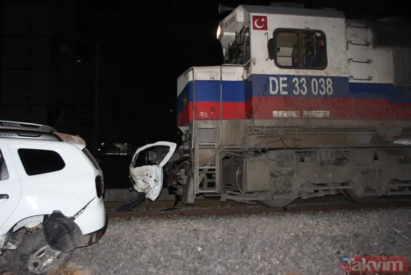 150 metre sürüklendi! Hemzemin geçitte kaza: Yük treni otomobile çarptı - 6