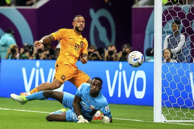 Ev sahibi Katar'ı 2-0 yenen Hollanda son 16'ya adını yazdırdı
