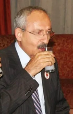 Çakma solun çakma lideri