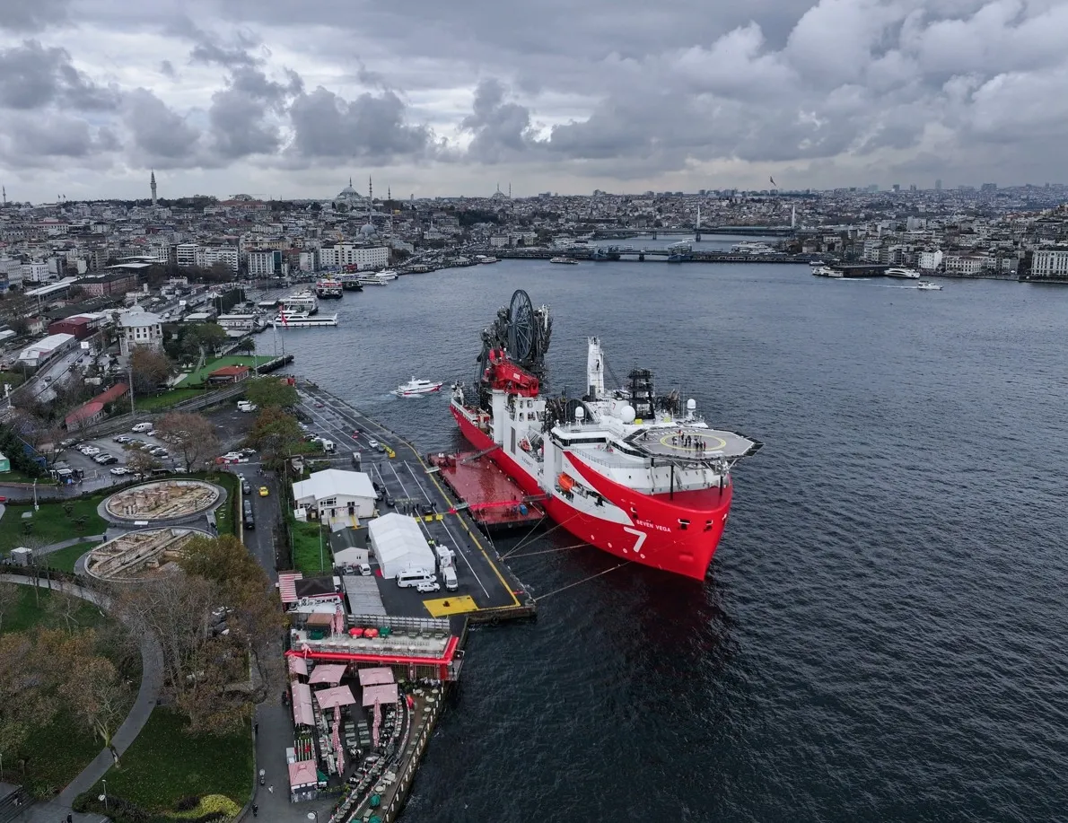 Bakan Bayraktar Seven Vega’yı Karadeniz’e uğurladı 6. gemi için tarih verdi