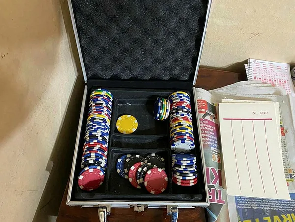 kirmizi-kategoride-yer-alan-rizedeki-bir-evde-kumar-oynayan-3u-gurcu-21-kisi-yakalandi-1615387740295.jpg Kırmızı kategoride yer alan Rize'deki bir evde kumar oynayan 3'ü Gürcü, 21 kişi yakalandı-3