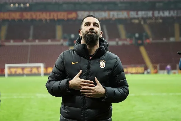 arda-turan-galatasarayda-devam-edecek-mi-terimden-sonra-gozler-ondaydi-1641931729845.jpeg