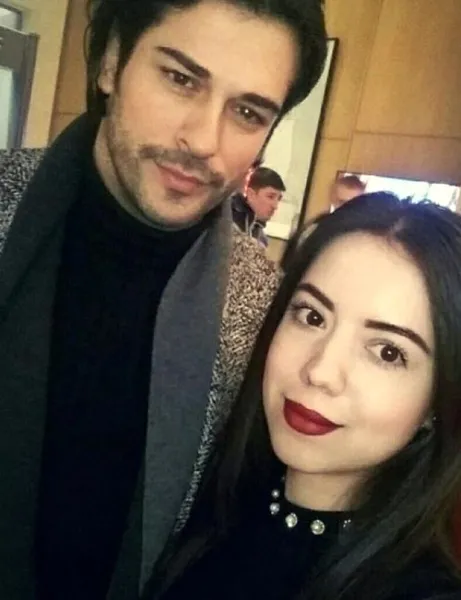 Burak Özçivit Sevgililer Günü'nünde 80 kadınla geçirdi! 2 milyon lira kazandı-5