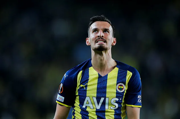 Fenerbahçe'de Berisha krizi! Pereira'nın tercihleri Alman forveti mutsuz etti