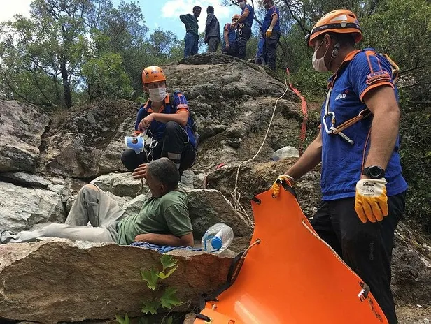 Son dakika: Bursa'nın İznik ilçesinde dinamit patlatan 2 defineci, Tacir Kanyonu'nda mahsur kaldı-1