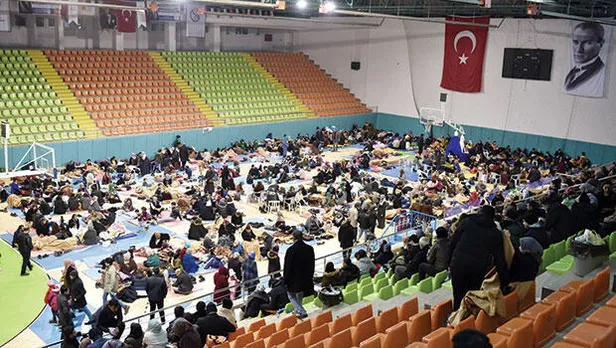 Elazığ’daki depremde eşini ve oğlunu kaybeden Hüseyin Civelek: Bağıra bağıra ’Baba kurtar’ dedi