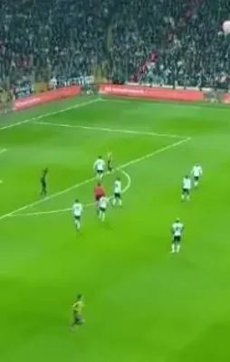 İşte Beşiktaş'ın 10 kişi kaldığı pozisyon!