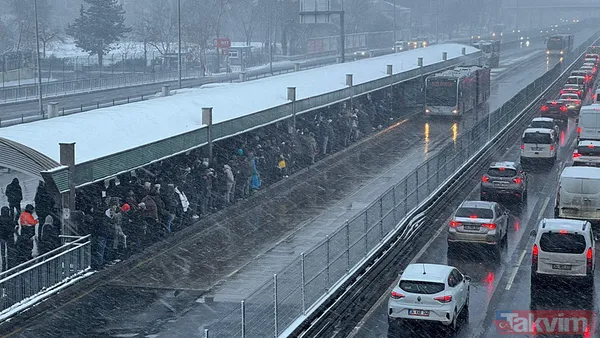 İstanbul’da kar yağdı trafik kilitlendi! İETT otobüsleri yine yolda kaldı - 10