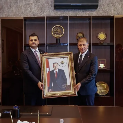 AK Parti’ye katılan Cemil Tugay’a ilk ziyaret: Şimdi güzel İzmir’imiz için birlikte çok çalışma vakti