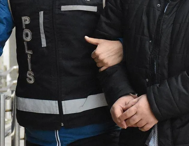 FETÖ’cü enselendi