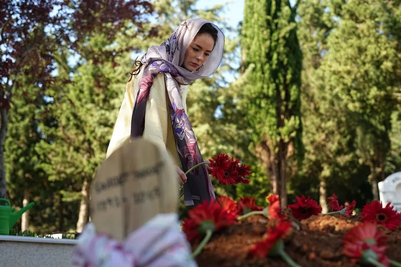 bir-miras-uc-yeni-hayat-atvnin-yeni-dizisi-aile-saadeti-ilk-bolumuyle-begeni-topladi-1750147432630.jpg Kaynak: atv