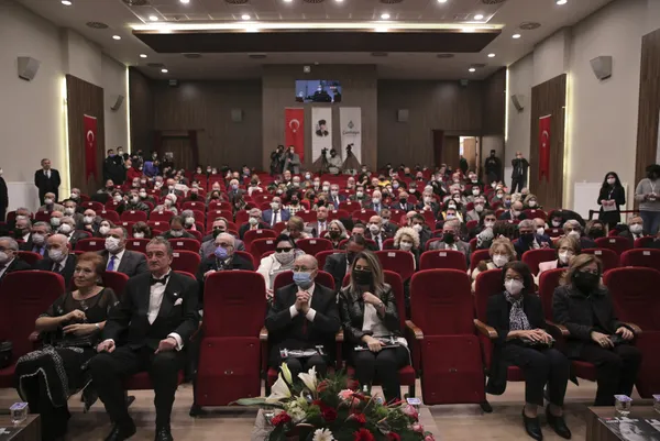 ahmet-necdet-sezer-jurassic-parkta-ortaya-cikti-1643780876898.jpg 'Ahmet Necdet Sezer Jurassic Park’ta ortaya çıktı'-7