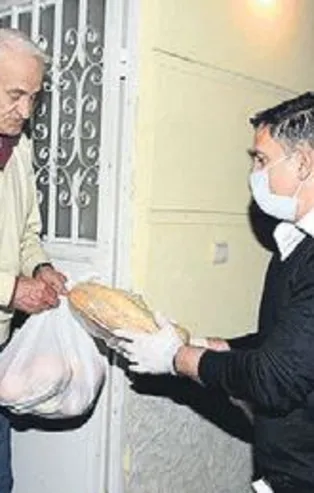 Ergün Penbe kapı kapı gezip yardım dağıttı (Yurttan ve dünyadan spor gündemi)