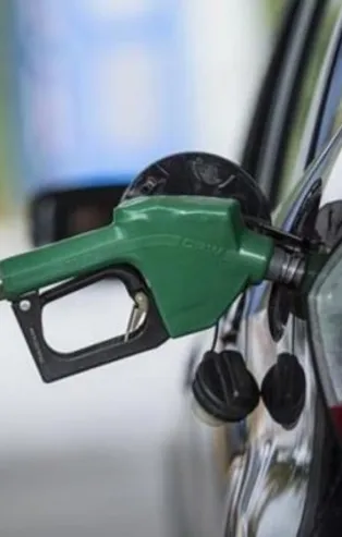 Son dakika! Benzine 17 kuruş indirim geldi