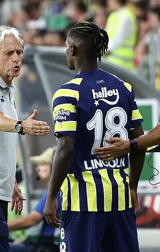 Fenerbahçe'nin Dinamo Kiev beraberliği sonrası spor yazarlarından sert sözler: Tatilini bitirmemiş arkadaş