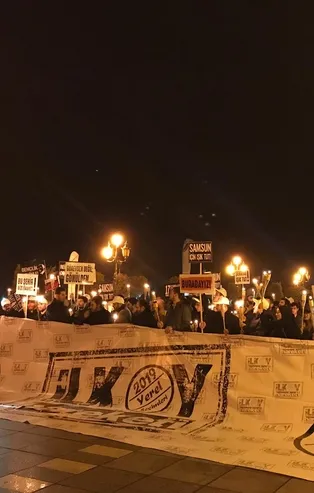 İlk Oy Hareketi'nden 'Türkiye İçin Işık Tut' kampanyası