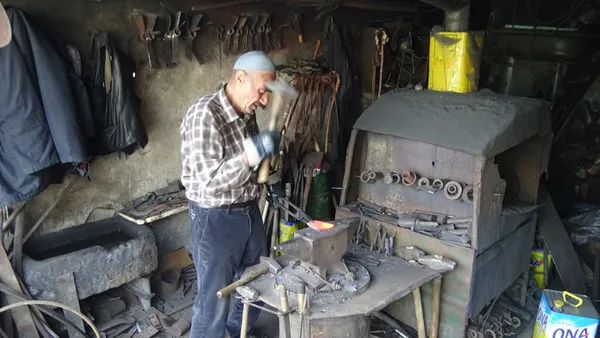 60-yillik-ustanin-cagrisi-yetistirecek-usta-bulamiyoruz-1616744155277.jpg 60 yıllık ustanın çağrısı: Yetiştirecek usta bulamıyoruz-10