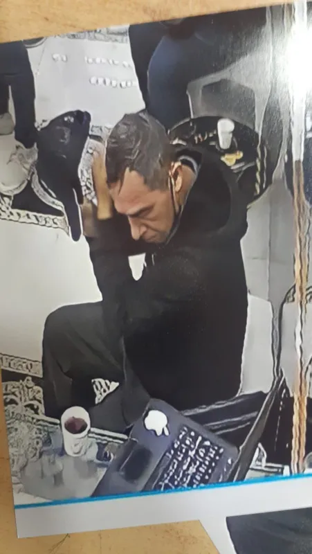 istanbul-kucukcekmecede-kuyumcunun-800-bin-lira-dolandirildigi-anlar-kamerada-1624616487797.jpg İstanbul Küçükçekmece'de kuyumcunun 800 bin lira dolandırıldığı anlar kamerada-8