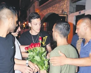 Çiçekçiler laubali tavrı Mesut Özilin keyfini kaçırdı!