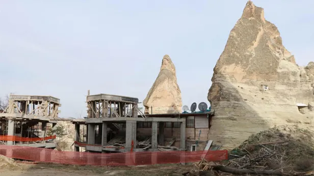 Kapadokya Peri bacalarındaki otel inşaatında yıkım başladı-1