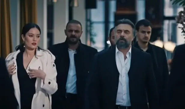 dusman-kol-geziyor-deli-divaneye-donecek-edho-190-bolum-fragmani-dumene-dusurdu-bitisi-tez-olacak-1618246157111.jpg Düşman kol geziyor deli divaneye dönecek! EDHO 190. bölüm fragmanı: Dümene düşürdü bitişi tez olacak-3
