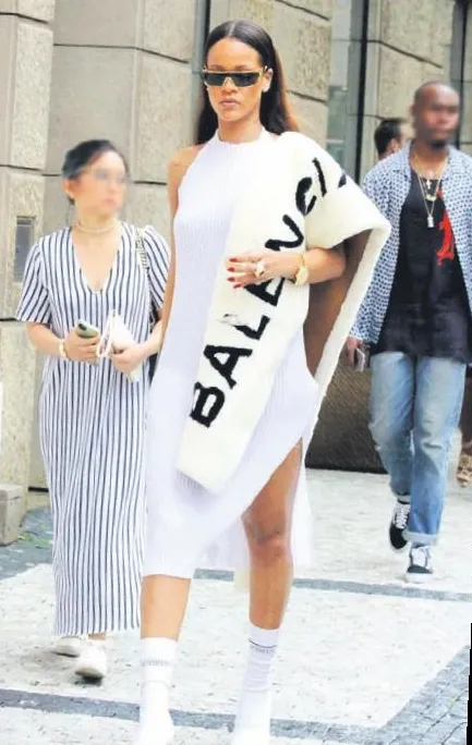 Aleyna Tilki faka bastı! Rihanna’nın da taktığı...-2
