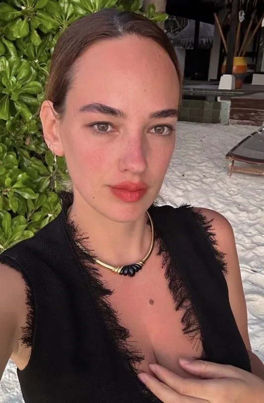 hazal-kaya-ve-seda-bakanin-ortak-guzellik-sirri-ortaya-cikti-kagit-gibi-bir-cilt-icin-her-gun-1715529221070.jpg Ünlülerin pürüzsüz cildi bu doğal mucizede saklıymış! Meğer Seda Bakan ve Hazal Kaya da..-3