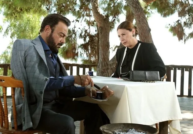 bir-zamanlar-cukurova-40-bolum-canli-izle-yilmaz-zuleyha-ile-adnani-alip-kaciyor-1571330234611.jpg Bir Zamanlar Çukurova 40. bölüm izle! Yılmaz, Züleyha ile Adnan'ı alıp kaçıyor-1