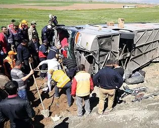 Öğrencileri taşıyan otobüs devrildi: 50 yaralı