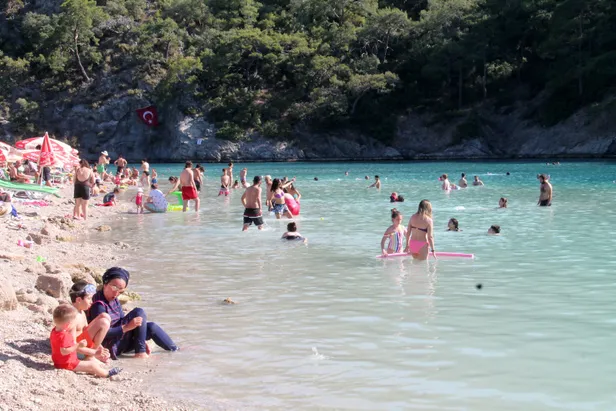 Adım atacak yer yok! Bodrum plajlarında yer kalmadı-3