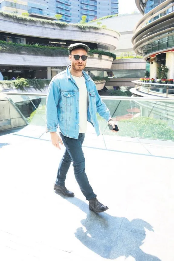 manchester-cityde-forma-giyen-turk-asilli-alman-futbolcu-ilkay-gundogan-ile-sevgilisi-sara-arfaouiden-surpriz-1652901147337.jpeg Manchester City'de forma giyen Türk asıllı Alman futbolcu İlkay Gündoğan ile sevgilisi Sara Arfaoui'den sürpriz evlilik-6