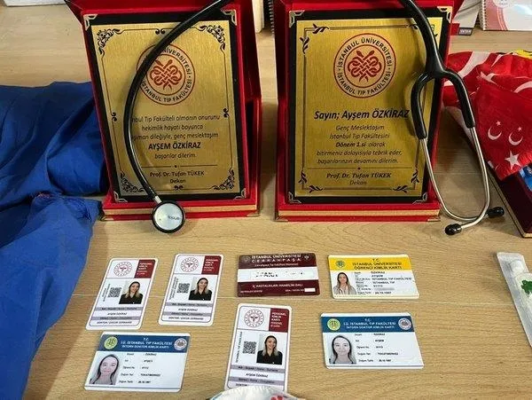 sahte-doktor-aysem-ozkiraz-chpye-yakin-anketci-kemal-ozkirazin-akrabasi-cikti-ozan-balik-hemen-tweet-sildi-1669633512835.jpeg Sahte doktor Ayşem Özkiraz CHP'ye yakın anketçi Kemal Özkiraz'ın akrabası çıktı! Ozan Balık hemen tweet sildi!-10