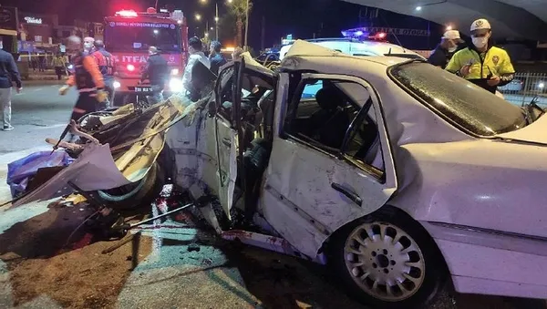 Son dakika: Denizli'de kahreden olay! Trafik kazasından üç kişinin cenazesi çıkarıldı-4