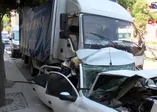 İstanbul'da feci kaza! Kağıt gibi ezdi