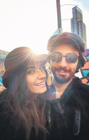 Tuba Büyüküstün ve sevgilisi Umut Evirgen’in büyük gururu! ‘Sayenizde’ şarkısı...