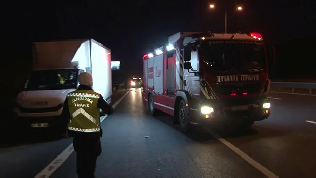 1608788923744.jpg Kuzey Marmara Otoyolu'nda kamyon tıra çarptı: 1 kişi yaralandı!-4