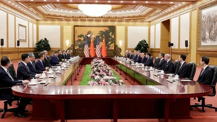 trump-si-zirvesinde-guvenlik-krizi-cinli-yetkililer-abd-gizli-servis-ajanini-engelledi-1778790299074.jpeg ABD basını yazdı: Trump-Şi zirvesinde arbede ve güvenlik krizi-2