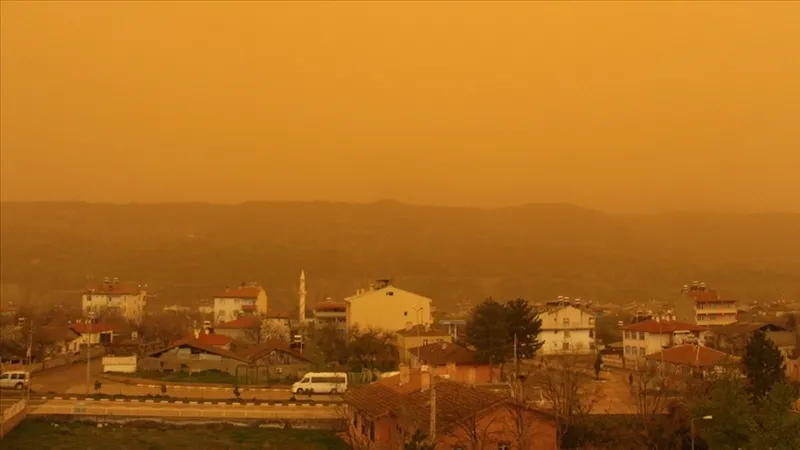 meteoroloji-tek-tek-siraladi-gok-gurultulu-ve-saganak-beklenen-35-il-sizin-sehriniz-var-mi-1778324721810.jpg Çöl tozu Türkiye’ye geliyor: 10 gün boyunca etkili olacak-5