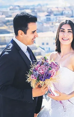 Başrollerini Emrah ve Burcu Kıratlı’nın paylaştığı ATV'nin unutulmaz dizisi ‘Aşk ve Mavi’ Meksikalılar’ı ağlattı