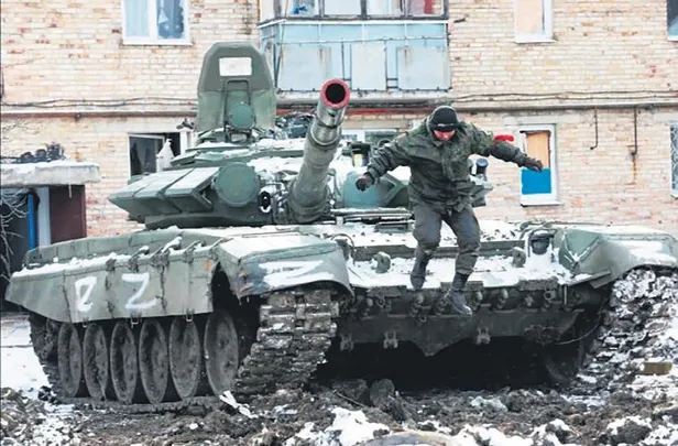 rusya-ukrayna-savasinda-rus-askerleri-tanklariyla-birlikte-teslim-oluyor-1648421141678.jpeg Rusya-Ukrayna savaşında Rus askerleri tanklarıyla birlikte teslim oluyor-3