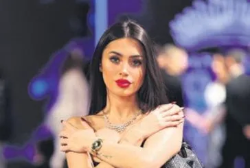 Güzel model Su Akkuyu'nun yıldızı parladı!