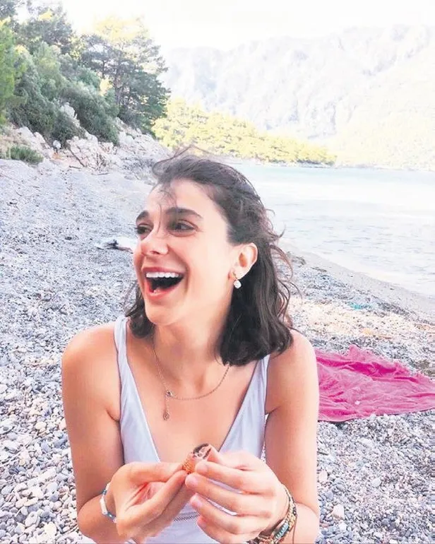 turkiyeye-baklava-yediren-kiz-semiha-dilara-hazirin-paylasimi-milyonlara-ulasti-1673999245774.jpeg Türkiye'ye baklava yediren kız! Semiha Dilara Hazır'ın paylaşımı milyonlara ulaştı-10