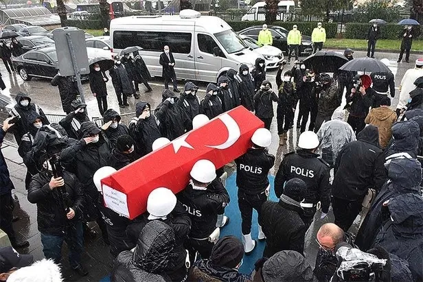 Gara şehitlerine son görev! Şehit yakınından Akşener tepkisi: Hem PKK'ya yardım ediyorlar hem de çelenk gönderiyorlar-7