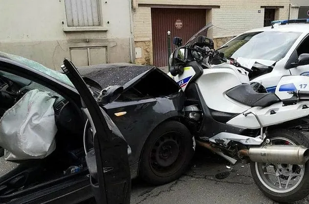 Son dakika: Fransa'da iki polise saldırı