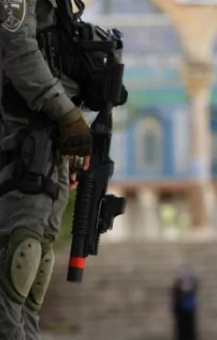 Son dakika: İsrail polisi Mescid-i Aksa'ya baskın düzenledi